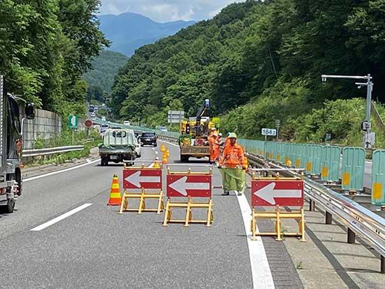 ベテランも若手も一丸となって仕事を行なっています。