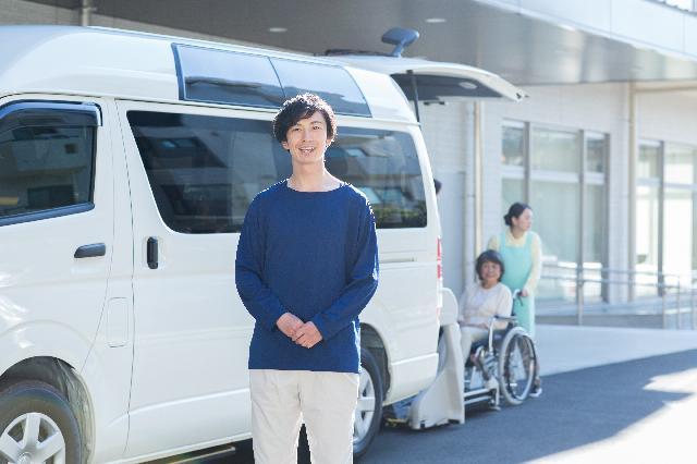 【デイサービスの送迎ドライバー／急募！】小規模デイサービス施設における利用者の送迎（社用車使用）※送迎範囲は松本市内（事業所より20分圏内程度）／シニアの方もOK
